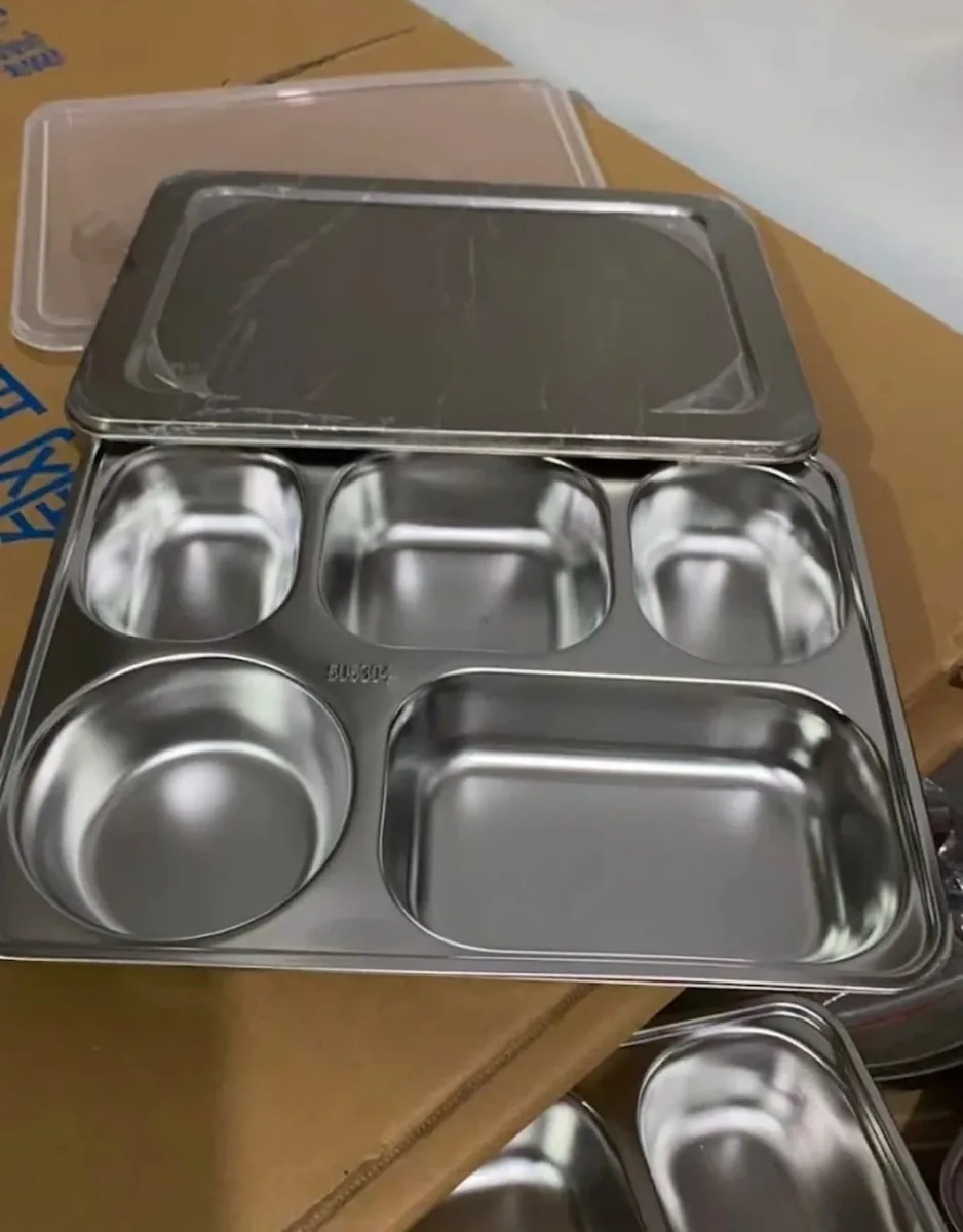 Ompreng stainless lima sekat dengan tutup, untuk program Makan Bergizi Gratis